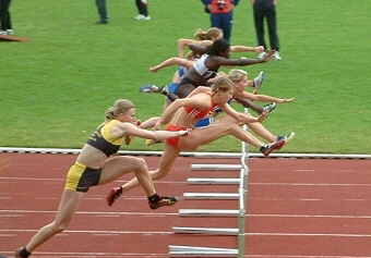 Westdeutsche Meisterschaften 2004 in Rhede: Den Endlauf über die Hürden gewann Mehrkämpferin Christine Schulz in neuer Bestzeit