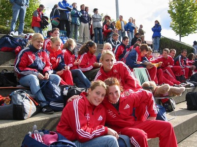 Die Jugendmannschaften des TSV Bayer Leverkusen während des Wettkampfs im Wunsiedeler Fichtelgebirtsstadion