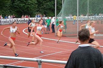 Maike Wilden und Natascha Rother ueber 200m bei den DM Jugendmehrkampf 2003