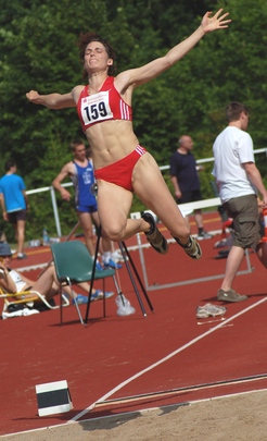 Gelungenes Comeback im Weitsprung von Iris Gehrke. Dieser Sprung ging auf 6,10m und war der beste des Wettbewerbs.